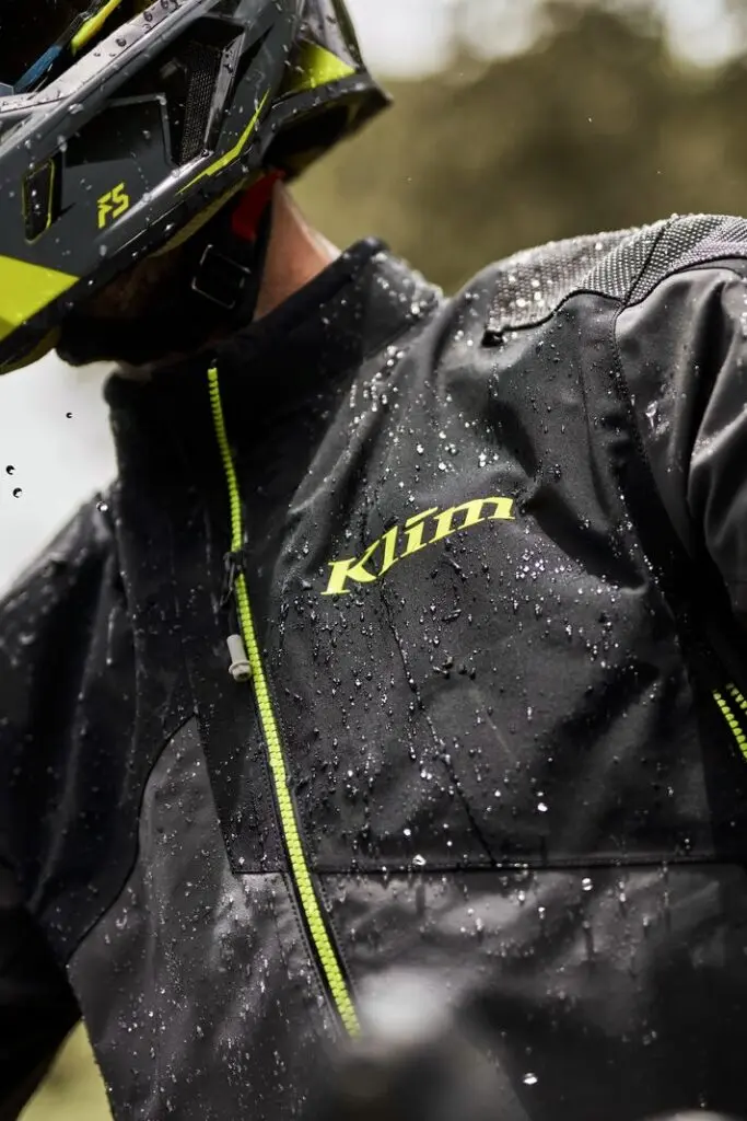Adventure motorkleding in de showroom van ABG Shop Rotterdam